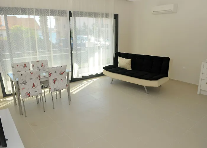 萨特雷区套房公寓 公寓 *